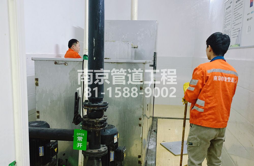302小区隔油设备清洗